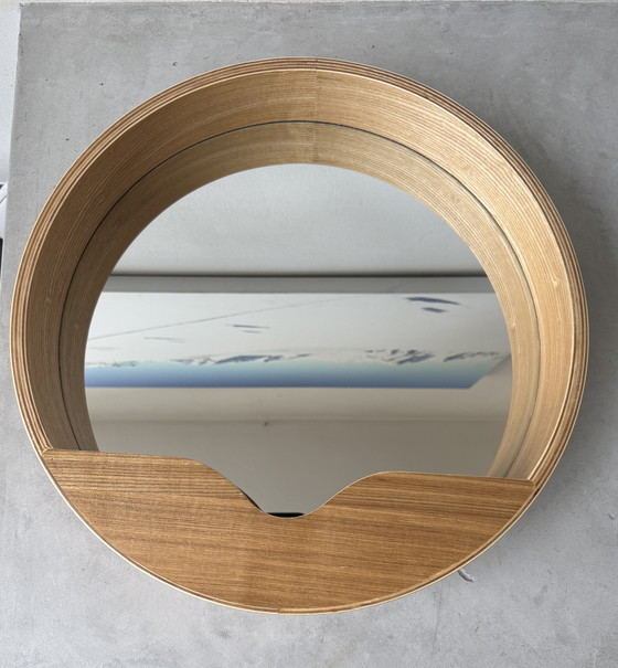 Image 1 of Espejo de pared redondo Zuiver ’40 – espejo de pared con compartimento de almacenamiento