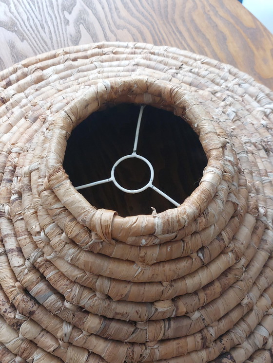 Image 1 of Lámpara de mimbre estilo bohemio con pantalla tejida excepcionalmente grande