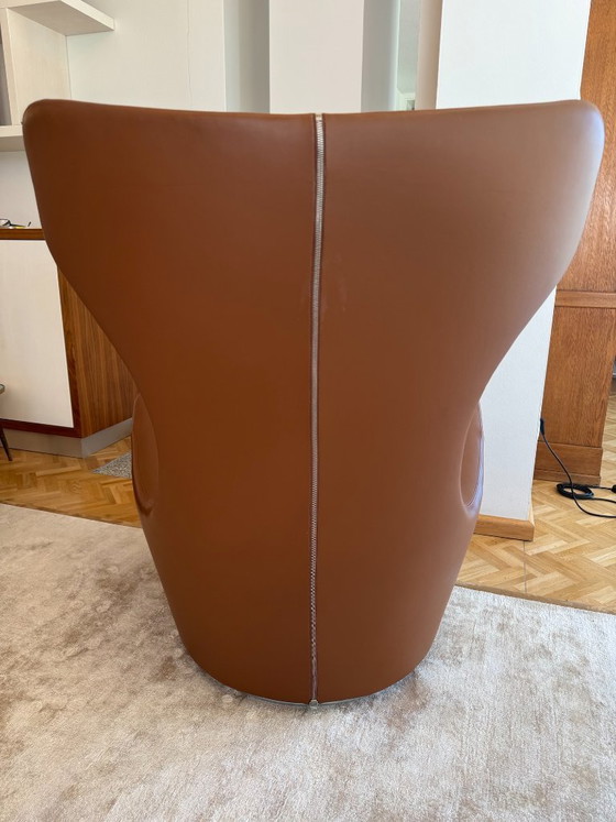 Image 1 of B&B Italia Papilio fauteuil en voetenbank | Bruin leer