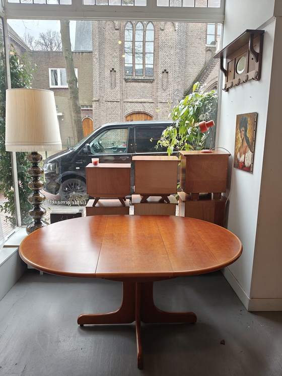 Image 1 of Extendable round to oval dining table