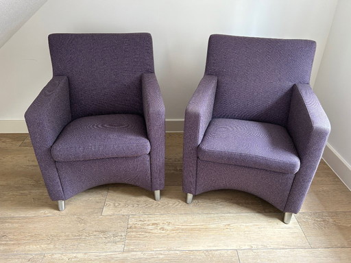 2 Leolux Dolcinea Sessel lila gemischt gepolstert.
