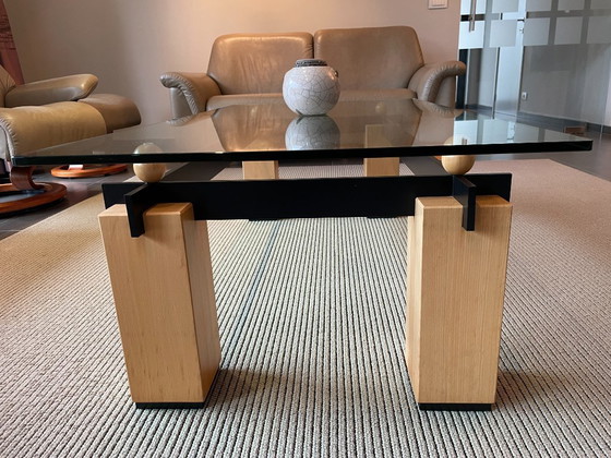 Image 1 of Table basse architecturale moderniste – plateau en verre flottant, acier et bois massif