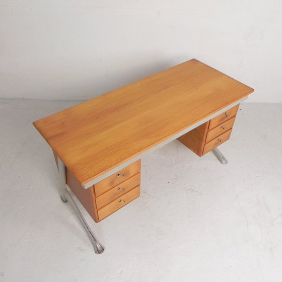 Escritorio industrial con 2 cajoneras, década de 1960. – Wood, Iron (photo 2 of 32)