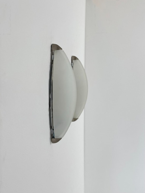 Image 1 of Coppia di applique vintage, metallo cromato e vetro satinato, Francia, 1970