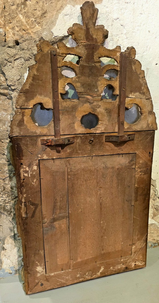 Image 1 of Regency period mirror with a carved and gilded wooden pediment – ​​18th century