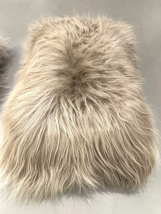 Kussens 2x schapenvacht in beige bruin