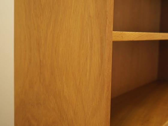 Librería danesa de chapa de fresno con estantes ajustables, años 70 – Madera (photo 15 of 18)
