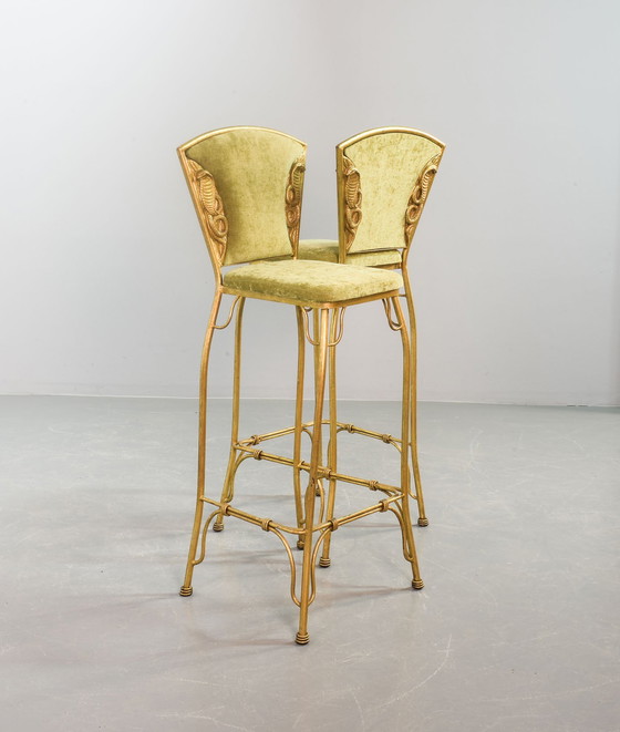 Image 1 of Tabourets de bar Cobra dorés avec tapisserie en velours vert citron, 1970. Ensemble de 2.