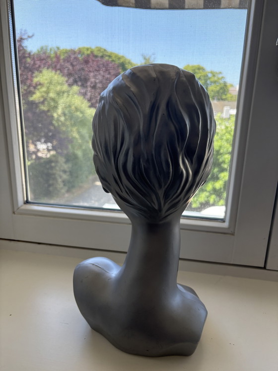 Image 1 of Vintage Twiggy etalagehoofd XL – 40 cm – zilverkleurig