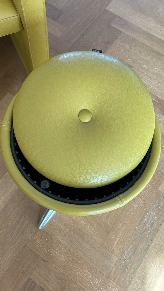 Image 1 of Conjunto sillón Leolux + 2 taburetes Tamtam