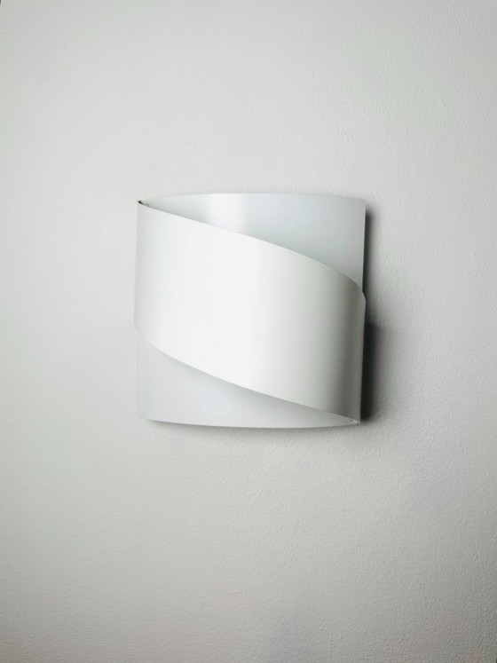 Model 8052 gebogen wandlampen van Peter Celsing voor Falkenbergs Belysning, Zweden, jaren 60 – Aluminium (photo 6 of 8)