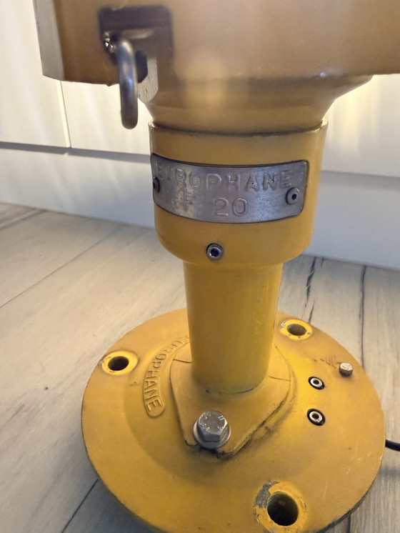 Image 1 of Lampe de chevet ( anciennement utilisée pour le marquage d’aéroport)
