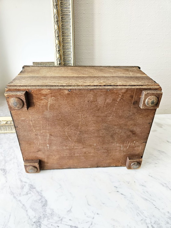 Image 1 of Seltene antike Truhe aus Holz und getriebenem Messing mit Flechtmusterdekor, signiert RMC, Sammlerbox