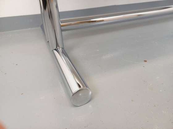 Image 1 of Scrivania vintage in legno di noce e metallo cromato degli anni '70