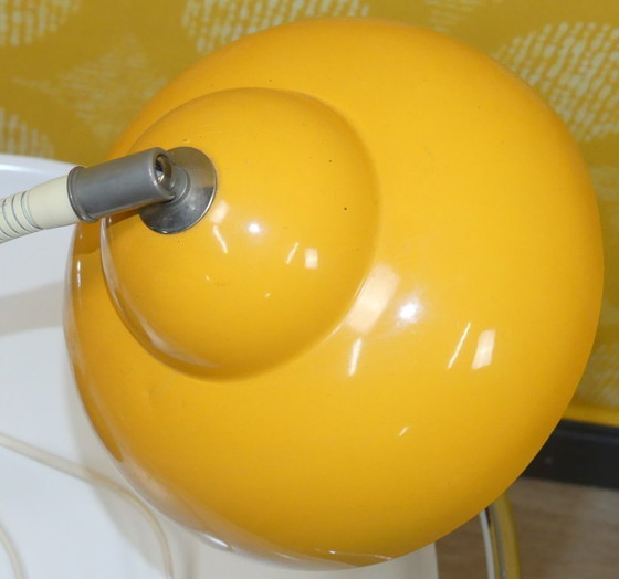 Image 1 of TEMDE Tipo 21 Lampada da tavolo anni '60 Lampada da tavolo gialla a collo di cigno