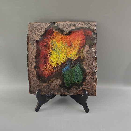 Image 1 of Targa murale antica in pietra lavica della Germania Ovest, realizzata da Vulkan Keramik / Ostara Fliesen. Colori: giallo, rosso,