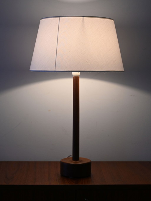 Lampe de table en teck tourné danoise des années 1950/60