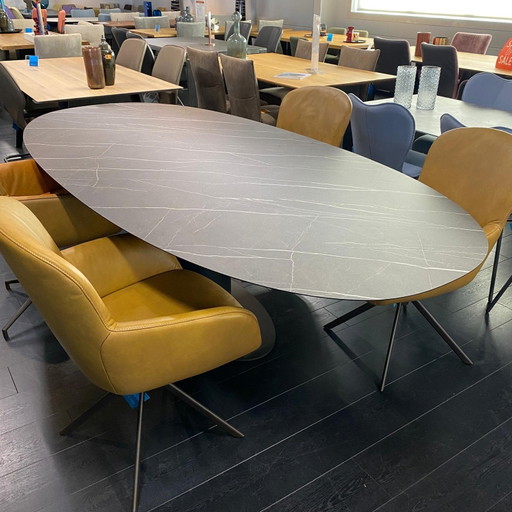 Oval – Bert Plantagie, eettafels