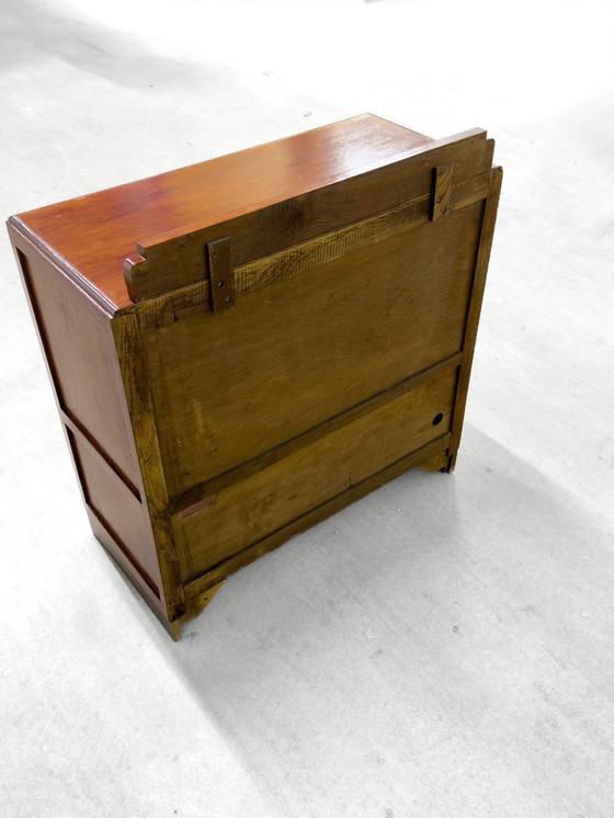 Image 1 of Mueble auxiliar Art Déco al estilo de la Escuela de Ámsterdam