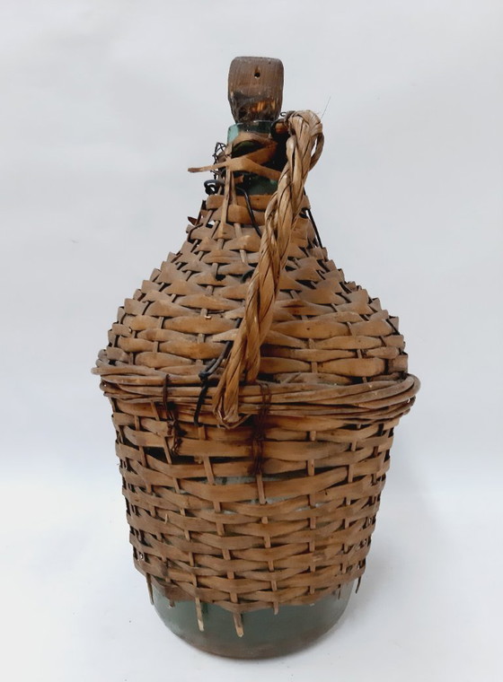 Image 1 of Dame-jeanne ancienne en osier et verre