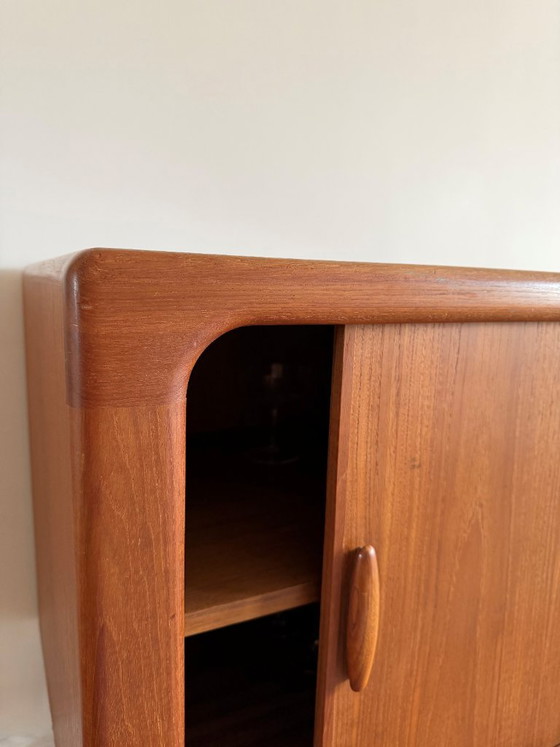 Mobile danese in teak con gambe a forcina – Dyrlund, Credenze, Wood (photo 3 of 5)