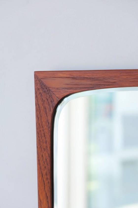 Image 1 of Espejo danés antiguo de teca de los años 60 - Forma trapezoidal