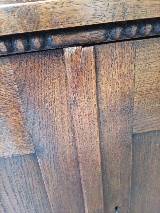 Image 1 of Armario antiguo con pedestal y cajones.