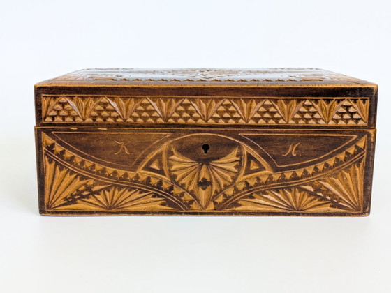 Antique Folk Art Chip Carved Wooden Box Treasure Chest – Decorative Objects (photo 5 of 18)