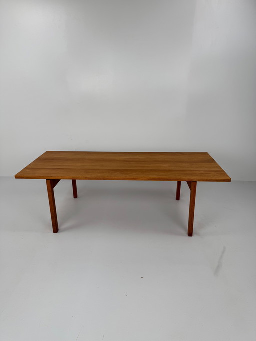 Massief eikenhouten salontafel van Andreas Tuck – Ontwerp van Hans J. Wegner