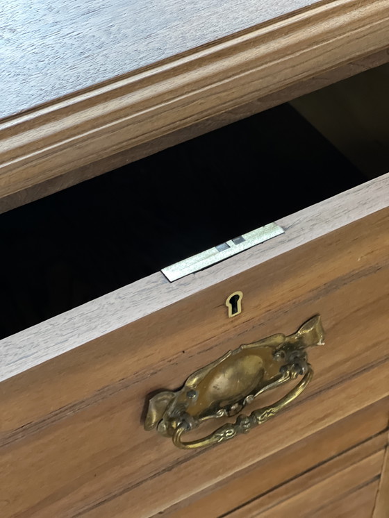 Image 1 of Cassettiera inglese in legno massello