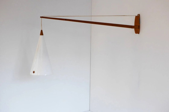 Image 1 of Applique murale suédoise en teck, style milieu du siècle, conçue par Uno et Östen Kristiansson pour Luxus, années 1960