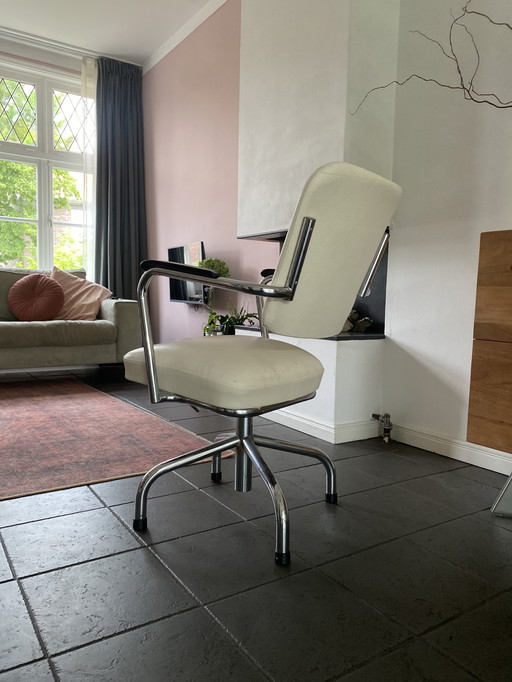 Stoel in gispen stijl 