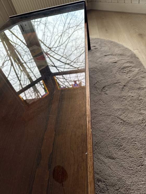 Image 1 of Table basse en palissandre avec plateau en verre fumé