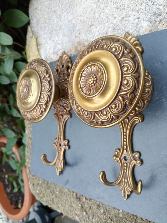 Pair of Baroque Brass Wall Hooks, Decorative Objects, Gold (photo 2 of 6)