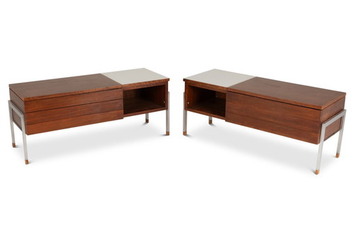 Paire de commodes basses en teck et métal chromé. Années 60.