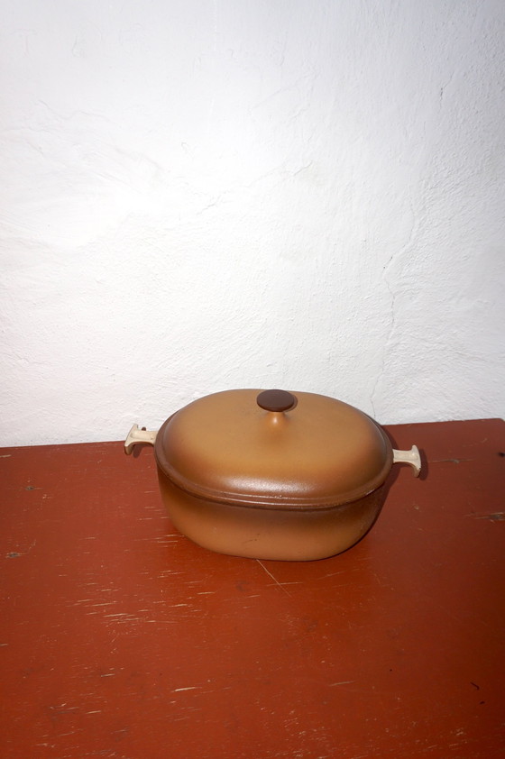 Image 1 of vintage le creuset brown enameled dust oven * cast iron cocotte * size 29 * le mama * enzo mari * french kitchenware * mid-centu