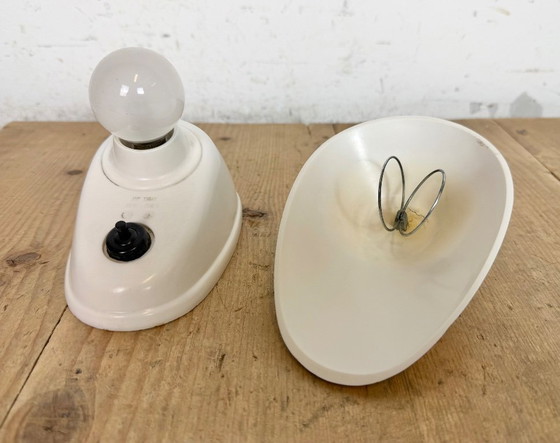 Image 1 of Lampada da tavolo vintage in bachelite bianca di Elektrosvit, anni '50