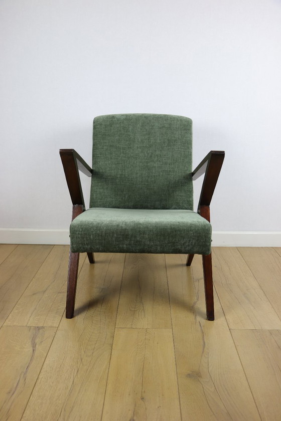 Image 1 of Vintage loft-fauteuil in olijfgroen, net als een spijkerbroek.