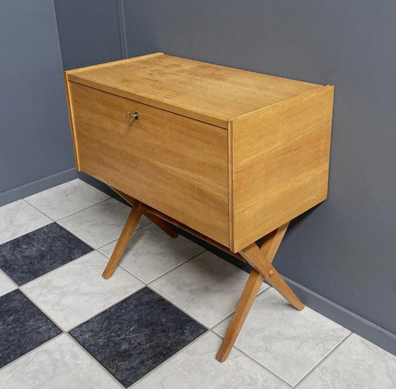 Image 1 of Klein houten minibureau uit de jaren 70