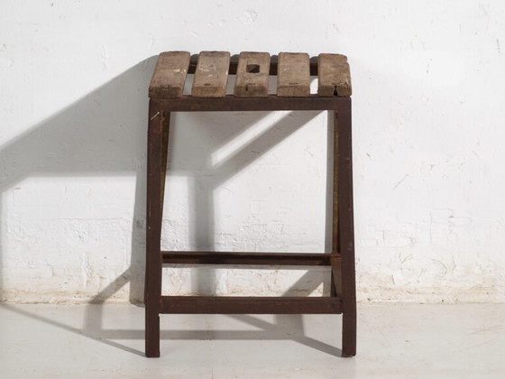 Antique industrial stool in pine wood and iron – Central Europe, circa 1950 – Industrieel (photo 28 of 40)