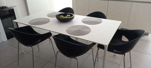 Arper design eettafel