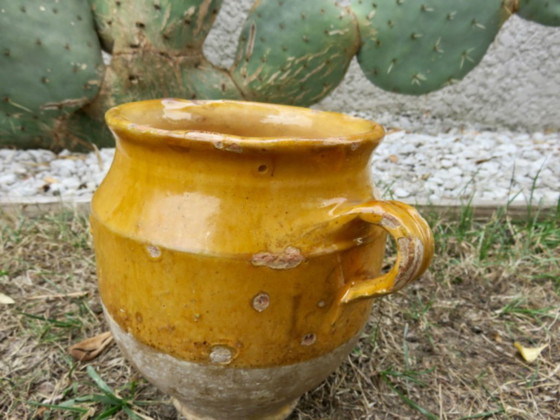 Raro vasetto per marmellata in terracotta smaltata gialla, proveniente dalla Francia sud-occidentale. (photo 4 of 12)