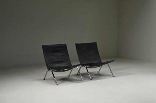 Ensemble de deux chaises longues PK22 par Poul Kjærholm pour Fritz Hansen, Danemark des années 1950.