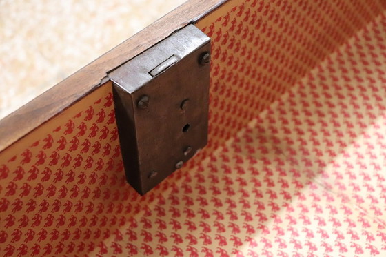 Image 1 of Cómoda antigua de nogal con incrustaciones, Italia, siglo XVIII, restaurada