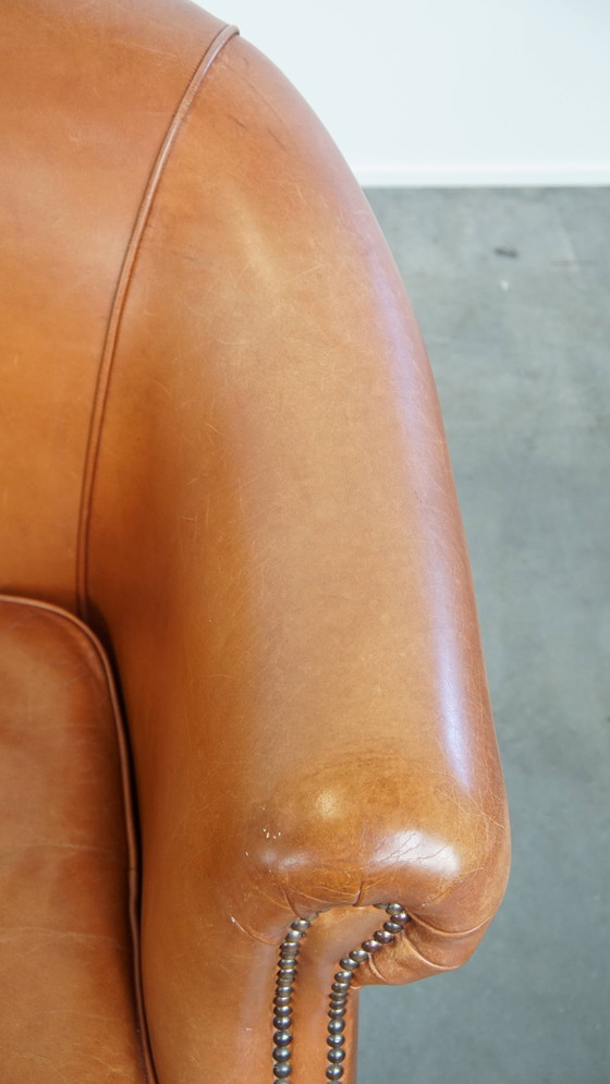 Image 1 of 2 x Cognacfarbener Rindsleder-Clubsessel mit dekorativem Nagelfinish