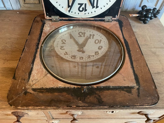 Image 1 of Fabriekesklok Klok Wandklok Vintage Frans jaren 40