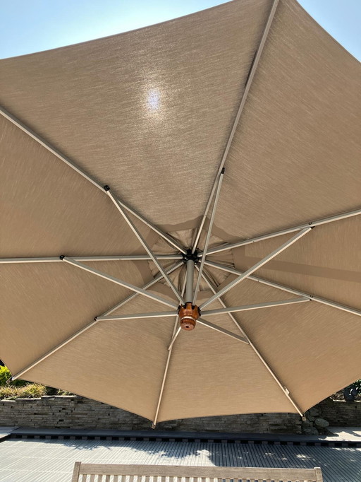 Borek - parasol à suspension libre
