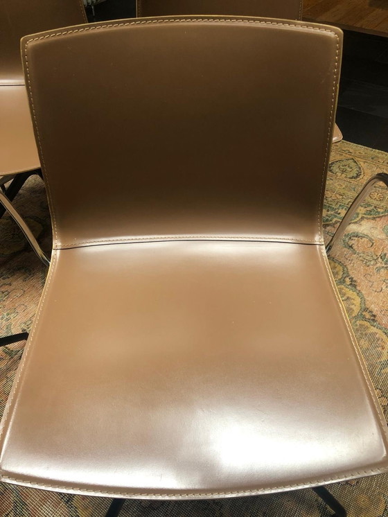 Image 1 of 4 Arper Catifa 53 designstoelen in bruin leer