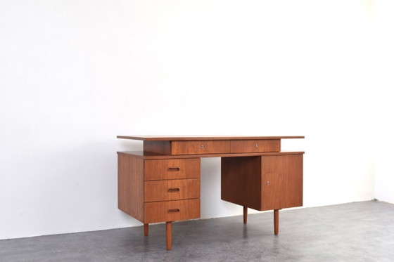 Escritorio de teca de mediados de siglo, década de 1960. – Wood (photo 10 of 18)