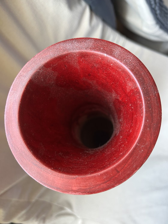 Image 1 of un vaso decorativo in legno di mango intagliato